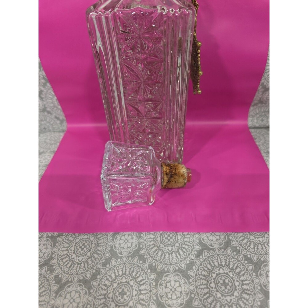 Vintage Glass Liquor Decanter Bottle with Stopper Decorative Medallion VODKA GIN - Picture 7 of 9